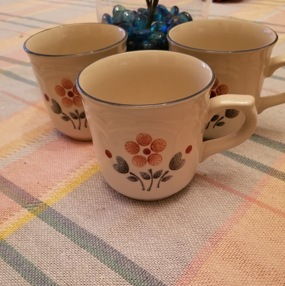 Vintage Hearthside Cumberland Brambleberry cups